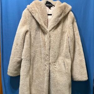 Donna Karan faux fur jacket with hood and two side pockets used size XL used